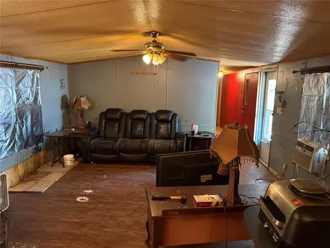 Living - 104 Summer Oaks Dr, Mcloud, OK 74851 photo 1 of 3
