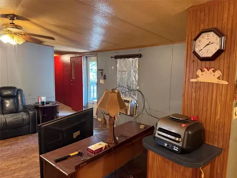 Living - 104 Summer Oaks Dr, Mcloud, OK 74851 photo 2 of 3