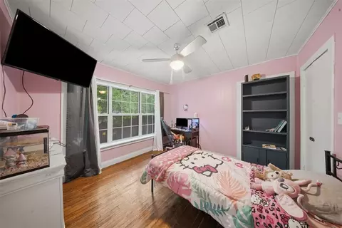 Bedroom - 24 E Kirk St, Shawnee, OK 74801 photo 2 of 3