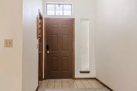 Entry Way - 1717 NW Jackson Dr, Norman, OK 73071 photo 2 of 2