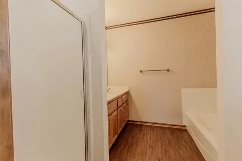 Bath - 1717 NW Jackson Dr, Norman, OK 73071 photo 1 of 6