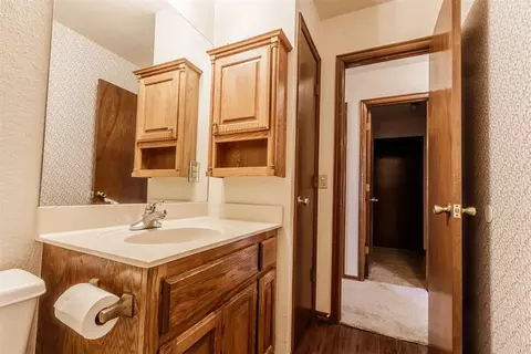 Bath - 1717 NW Jackson Dr, Norman, OK 73071 photo 6 of 6