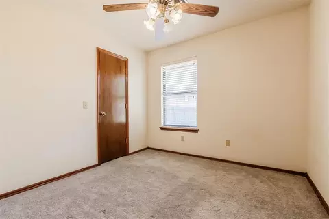 Bedroom - 1717 NW Jackson Dr, Norman, OK 73071 photo 4 of 5