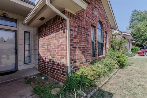 Exterior - 1717 NW Jackson Dr, Norman, OK 73071 photo 2 of 3