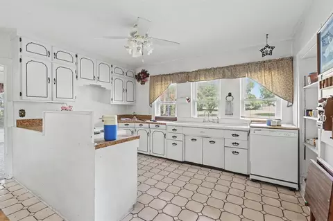 Kitchen - 3103 W 116th St, Perkins, OK 74059 photo 4 of 4