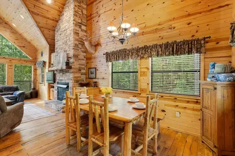 Dining - 110 Bentwater Rd, Broken Bow, OK 74728 photo 1 of 2