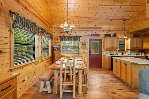 Dining - 110 Bentwater Rd, Broken Bow, OK 74728 photo 2 of 2