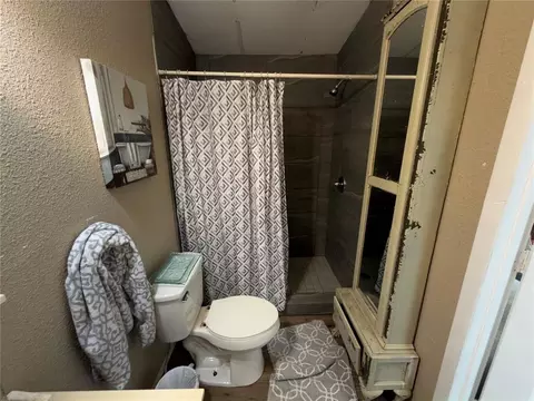 Bath - 100 Parkview Ct, Mcloud, OK 74851 photo 2 of 5
