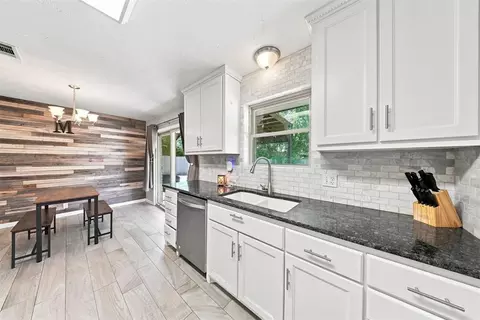 Kitchen - 508 Cherryvale Rd, Edmond, OK 73003 photo 3 of 4