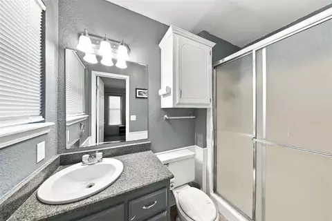 Bath - 508 Cherryvale Rd, Edmond, OK 73003 photo 2 of 2