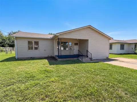 2606 NW 17th St, Lawton, OK 73507