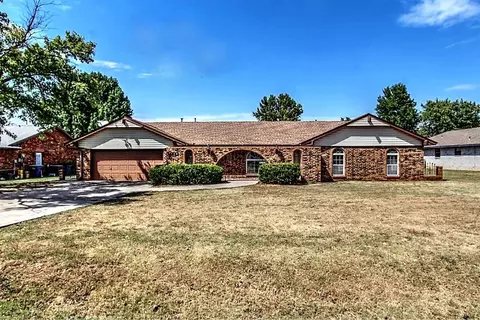 1823 W Rose Oak Dr, Mustang, OK 73064