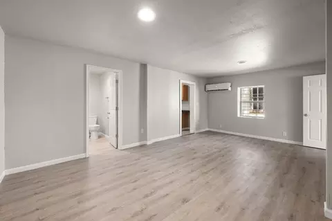 Living - 214 E Vilas Ave, Guthrie, OK 73044 photo 1 of 10