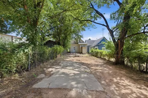 Exterior - 214 E Vilas Ave, Guthrie, OK 73044 photo 6 of 9