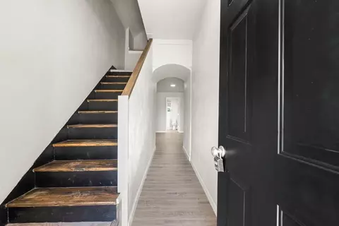 Entry Way - 214 E Vilas Ave, Guthrie, OK 73044 photo 1 of 4