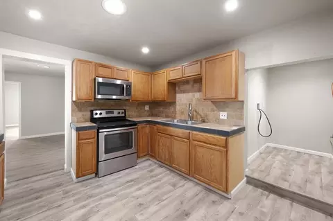 Kitchen - 214 E Vilas Ave, Guthrie, OK 73044 photo 5 of 5