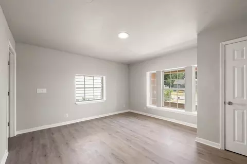 Living - 214 E Vilas Ave, Guthrie, OK 73044 photo 6 of 10