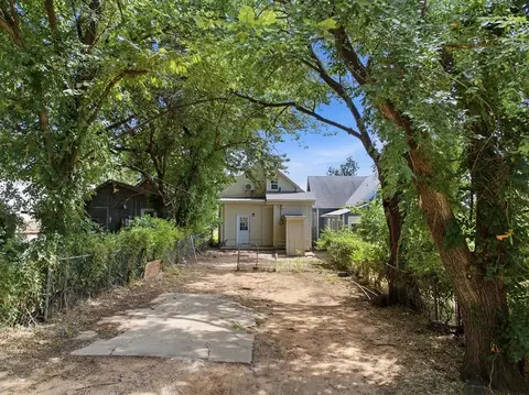 Exterior - 214 E Vilas Ave, Guthrie, OK 73044 photo 5 of 9