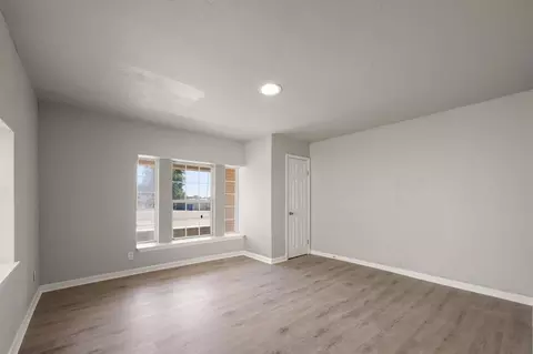 Living - 214 E Vilas Ave, Guthrie, OK 73044 photo 7 of 10