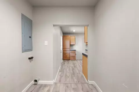 Entry Way - 214 E Vilas Ave, Guthrie, OK 73044 photo 3 of 4