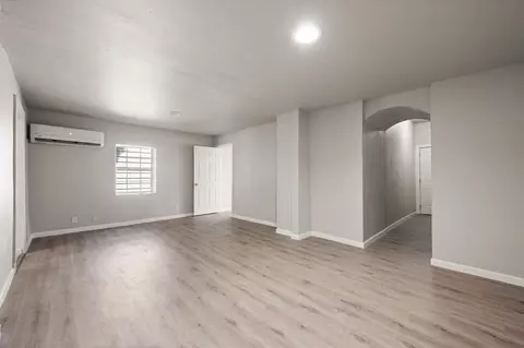 Living - 214 E Vilas Ave, Guthrie, OK 73044 photo 3 of 10