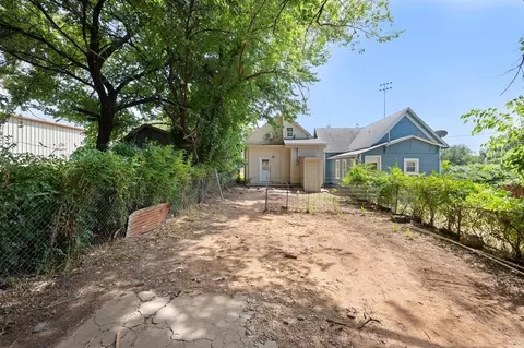 Exterior - 214 E Vilas Ave, Guthrie, OK 73044 photo 9 of 9