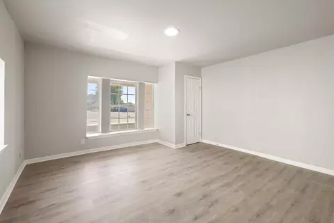 Living - 214 E Vilas Ave, Guthrie, OK 73044 photo 9 of 10