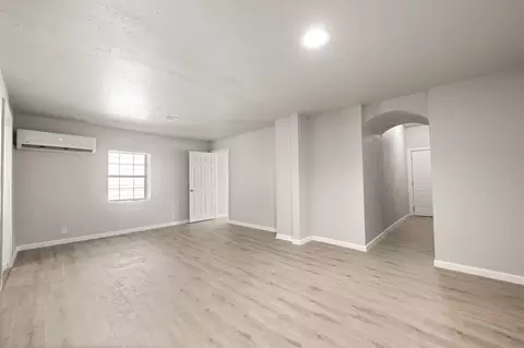 Living - 214 E Vilas Ave, Guthrie, OK 73044 photo 10 of 10