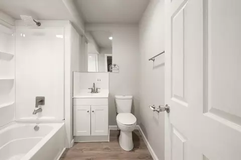Bath - 214 E Vilas Ave, Guthrie, OK 73044 photo 3 of 4