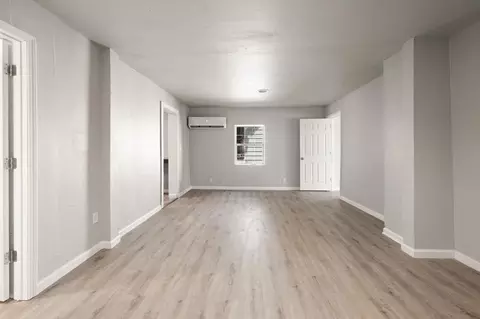 Living - 214 E Vilas Ave, Guthrie, OK 73044 photo 2 of 10