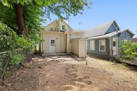 Exterior - 214 E Vilas Ave, Guthrie, OK 73044 photo 4 of 9
