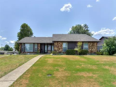 9724 Kent Dr, Midwest City, OK 73130
