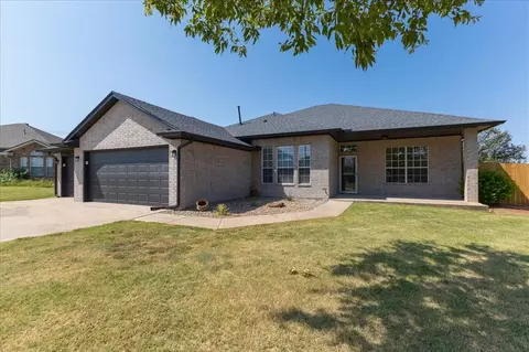 8901 Woodbend Dr, Oklahoma City, OK 73135