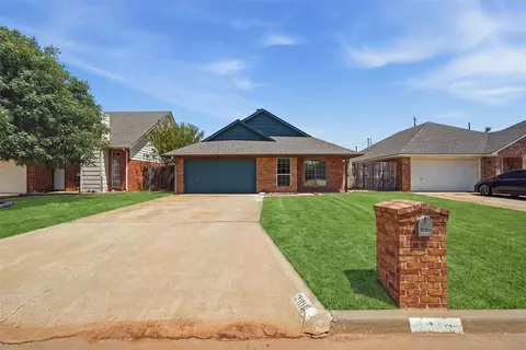 Exterior - 2816 Shiloh Ln, Altus, OK 73521 photo 2 of 8