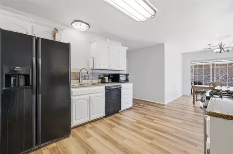Kitchen - 2816 Shiloh Ln, Altus, OK 73521 photo 4 of 6