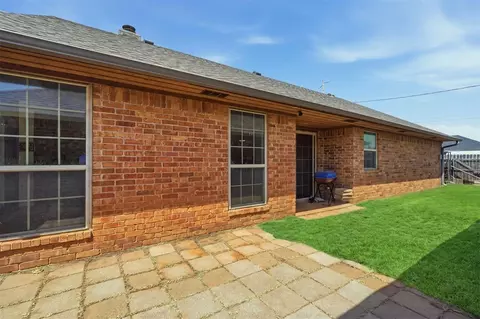 Exterior - 2816 Shiloh Ln, Altus, OK 73521 photo 5 of 8