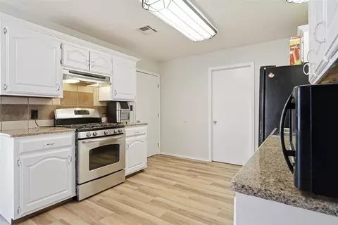 Kitchen - 2816 Shiloh Ln, Altus, OK 73521 photo 3 of 6