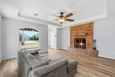 Living - 2816 Shiloh Ln, Altus, OK 73521 photo 2 of 5