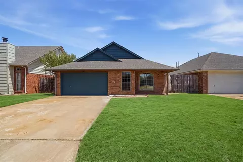 Exterior - 2816 Shiloh Ln, Altus, OK 73521 photo 3 of 8