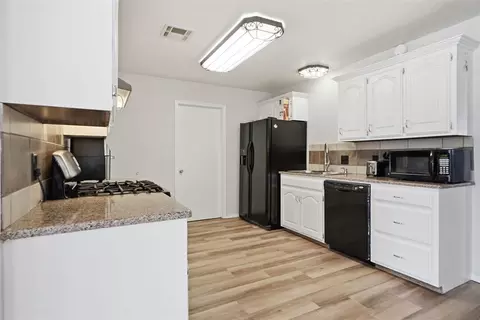 Kitchen - 2816 Shiloh Ln, Altus, OK 73521 photo 1 of 6