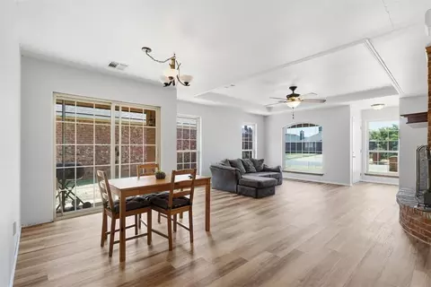 Living - 2816 Shiloh Ln, Altus, OK 73521 photo 5 of 5