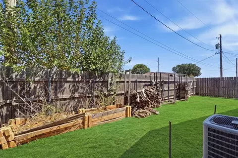 Exterior - 2816 Shiloh Ln, Altus, OK 73521 photo 7 of 8