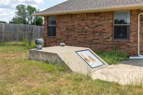 Exterior - 893 S Cemetery Rd, Tuttle, OK 73089 photo 7 of 10