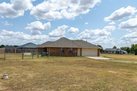 Exterior - 893 S Cemetery Rd, Tuttle, OK 73089 photo 6 of 10