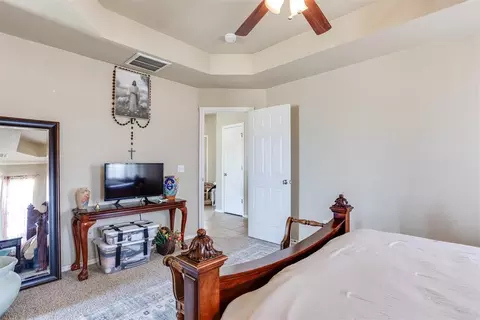 Bedroom - 893 S Cemetery Rd, Tuttle, OK 73089 photo 2 of 4