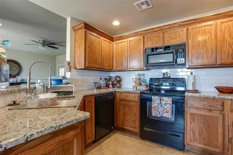 Kitchen - 893 S Cemetery Rd, Tuttle, OK 73089 photo 1 of 3