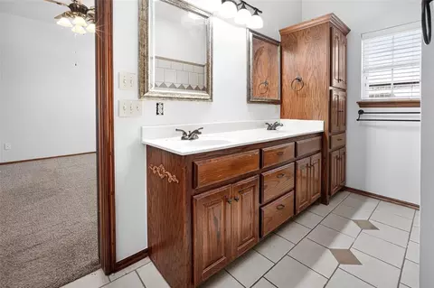 Bath - 324 Shrill St, Norman, OK 73071 photo 3 of 5