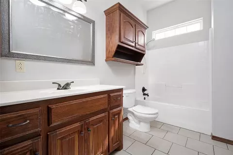 Bath - 324 Shrill St, Norman, OK 73071 photo 1 of 5