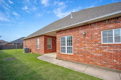Exterior - 324 Shrill St, Norman, OK 73071 photo 8 of 10