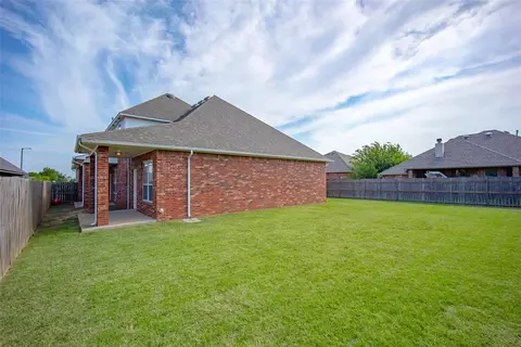Exterior - 324 Shrill St, Norman, OK 73071 photo 5 of 10